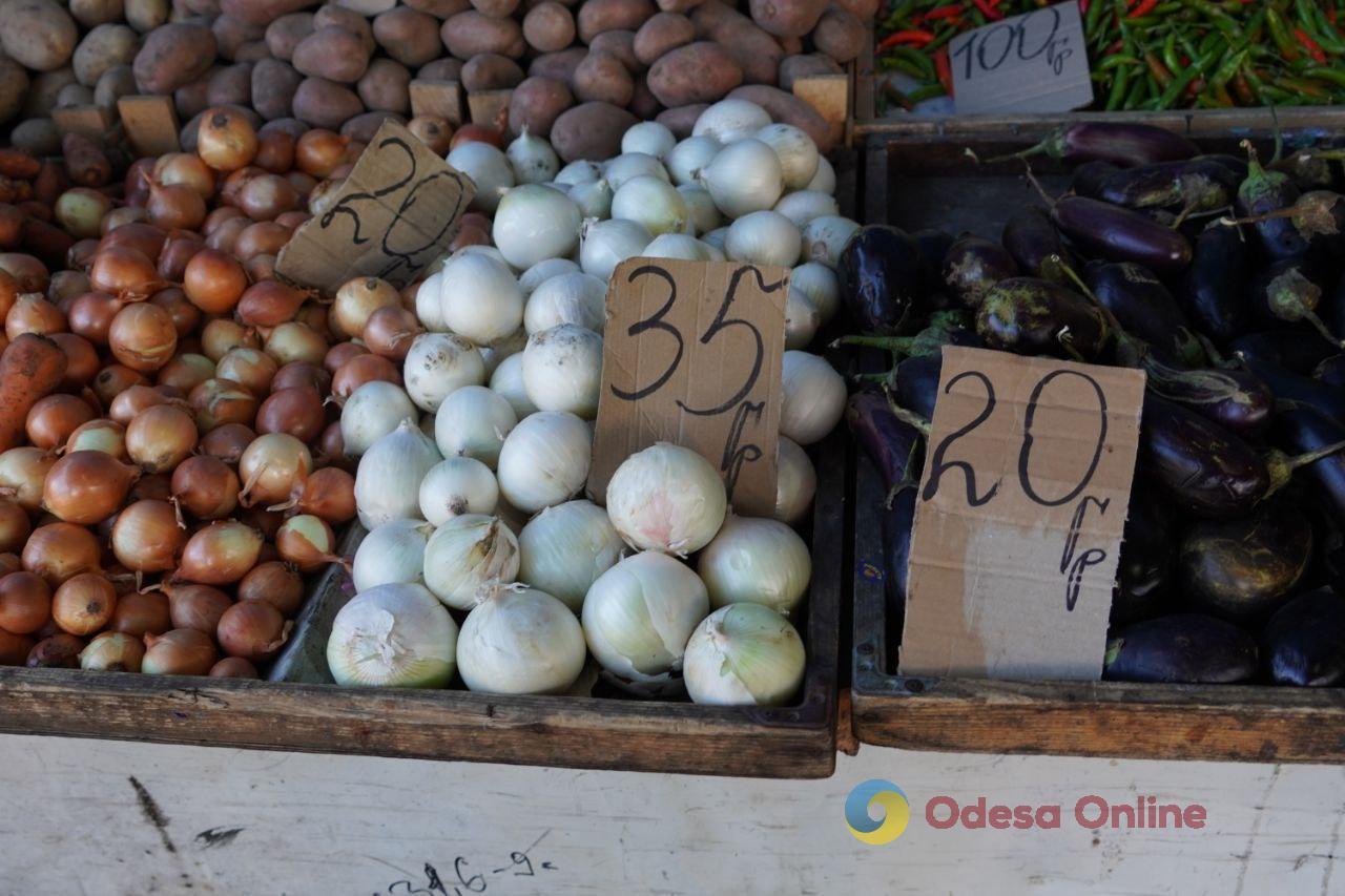Сало, брокколи и лимоны: субботние цены на одесском Привозе