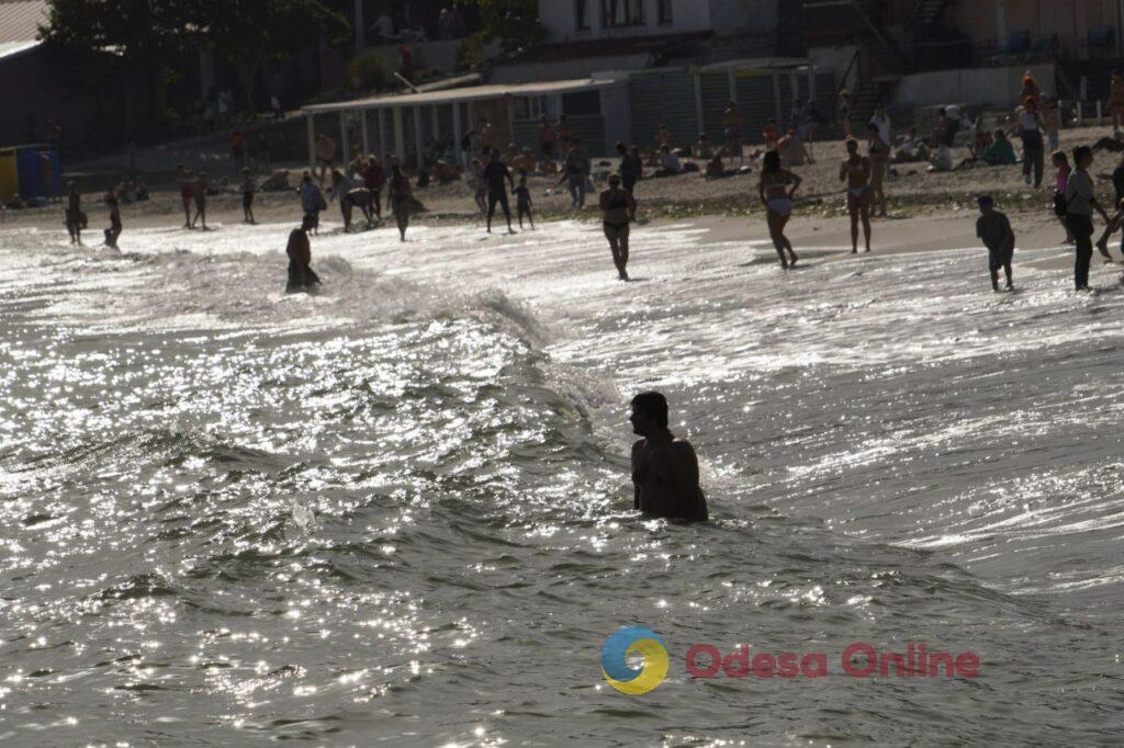 +29°C в конце октября: необычная погода «выгнала» сотни одесситов на пляжи (фоторепортаж)