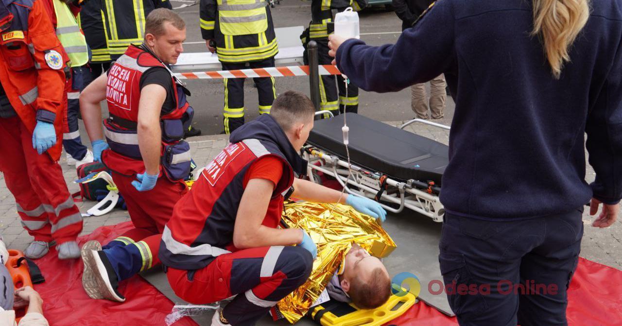 Девятерых спасли, но один погиб: в Одессе прошли масштабные учения (фоторепортаж)