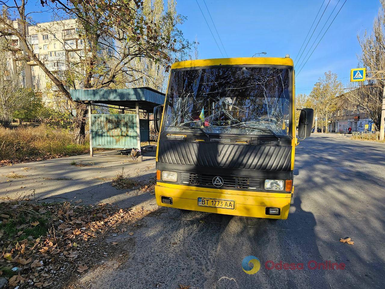 Россияне обстреляли маршрутку с пассажирами в Херсоне (фото)