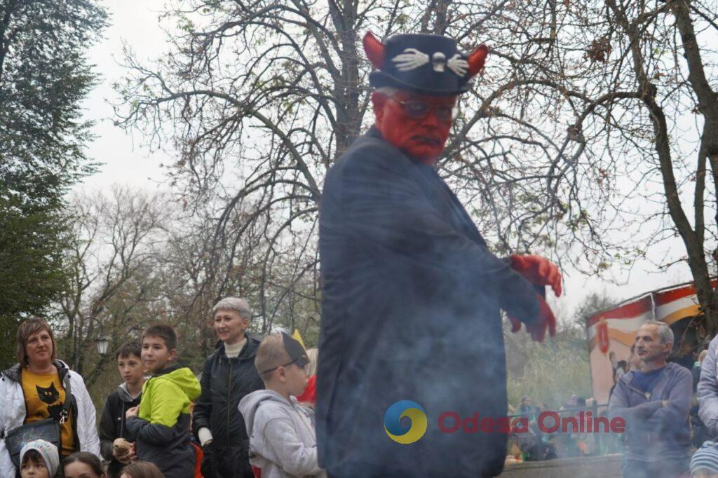 Відьми, демони та мертва наречена: в Одеському зоопарку пройшов Гелловін