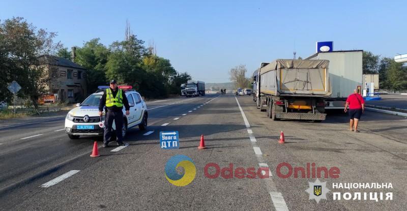 На трассе Одесса-Рени столкнулись грузовик и легковушка – серьезно пострадала женщина