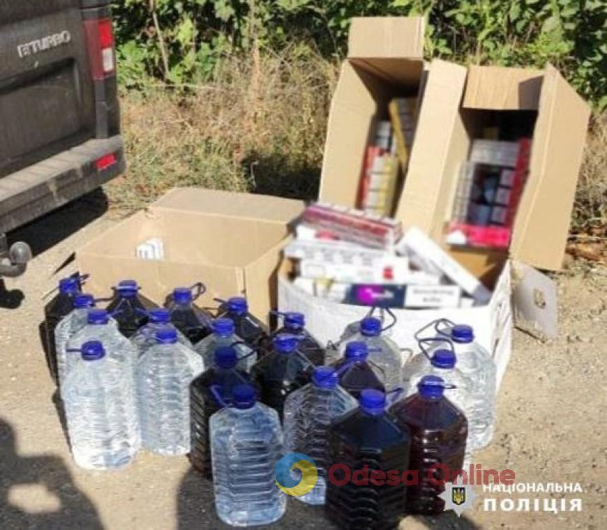 В авто мешканця Одеської області виявили контрафактні цигарки та алкоголь на 70 тис. гривень