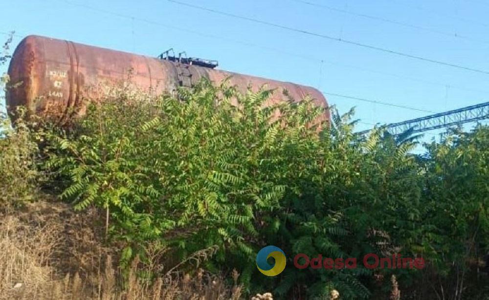 Селфи на крыше вагона-цистерны: под Одессой подростка ударило током