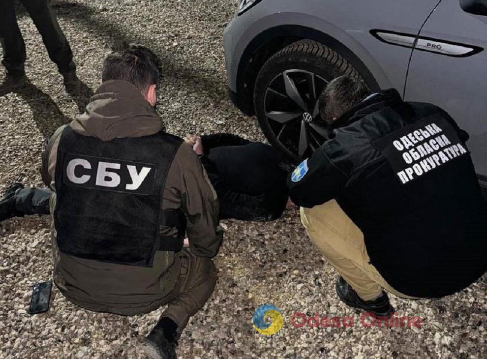 В Одесской области инспектор полиции организовал поборы за беспрепятственную перевозку пассажиров по реке Днестр