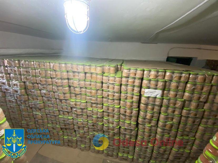 Бизнесвумен из Черноморска продала городу сомнительные консервы на 1,3 млн гривен