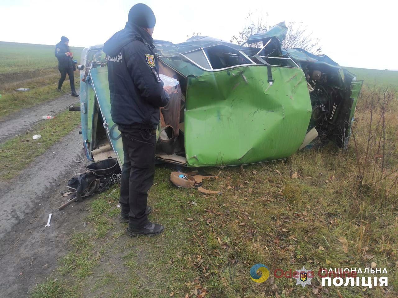 В Одесской области пьяный водитель убегал от полицейских на большой скорости и опрокинул авто