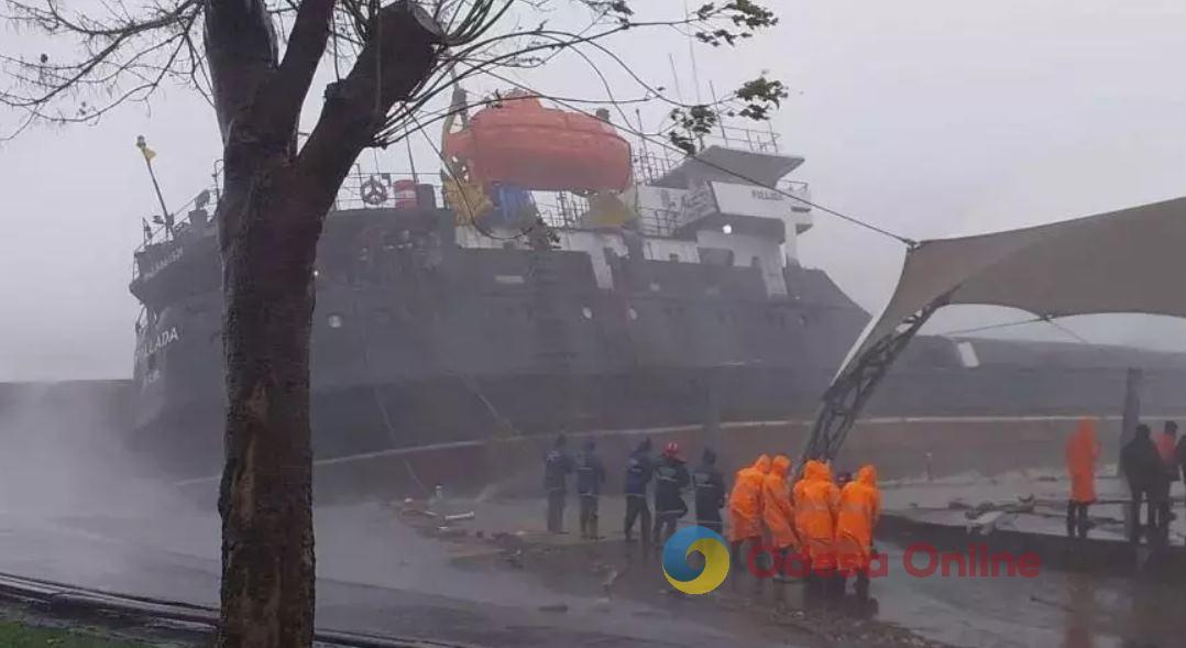 В Черном море потерпел крушение сухогруз, который шел из Одессы в турецкий город Эрегли (видео)