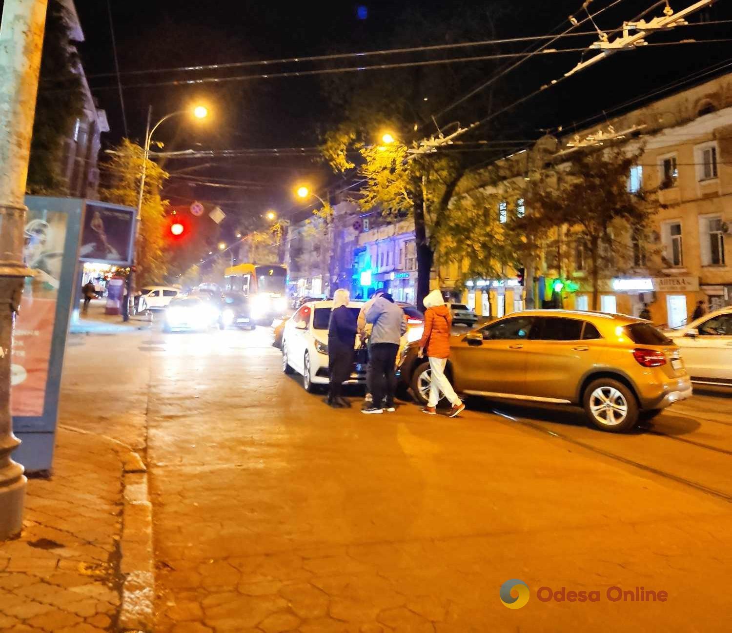 В Одессе из-за ДТП на улице Преображенской затруднено движение трамваев