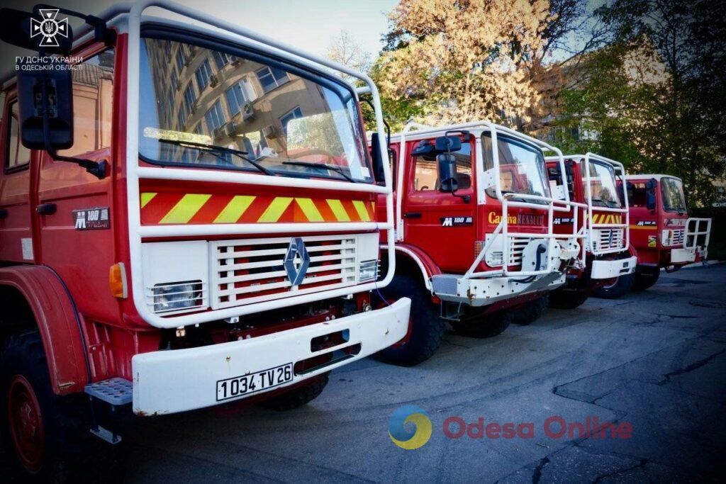 Благодійна допомога: рятувальники Одещини отримали чотири автоцистерни підвищеної прохідності (фото, відео)