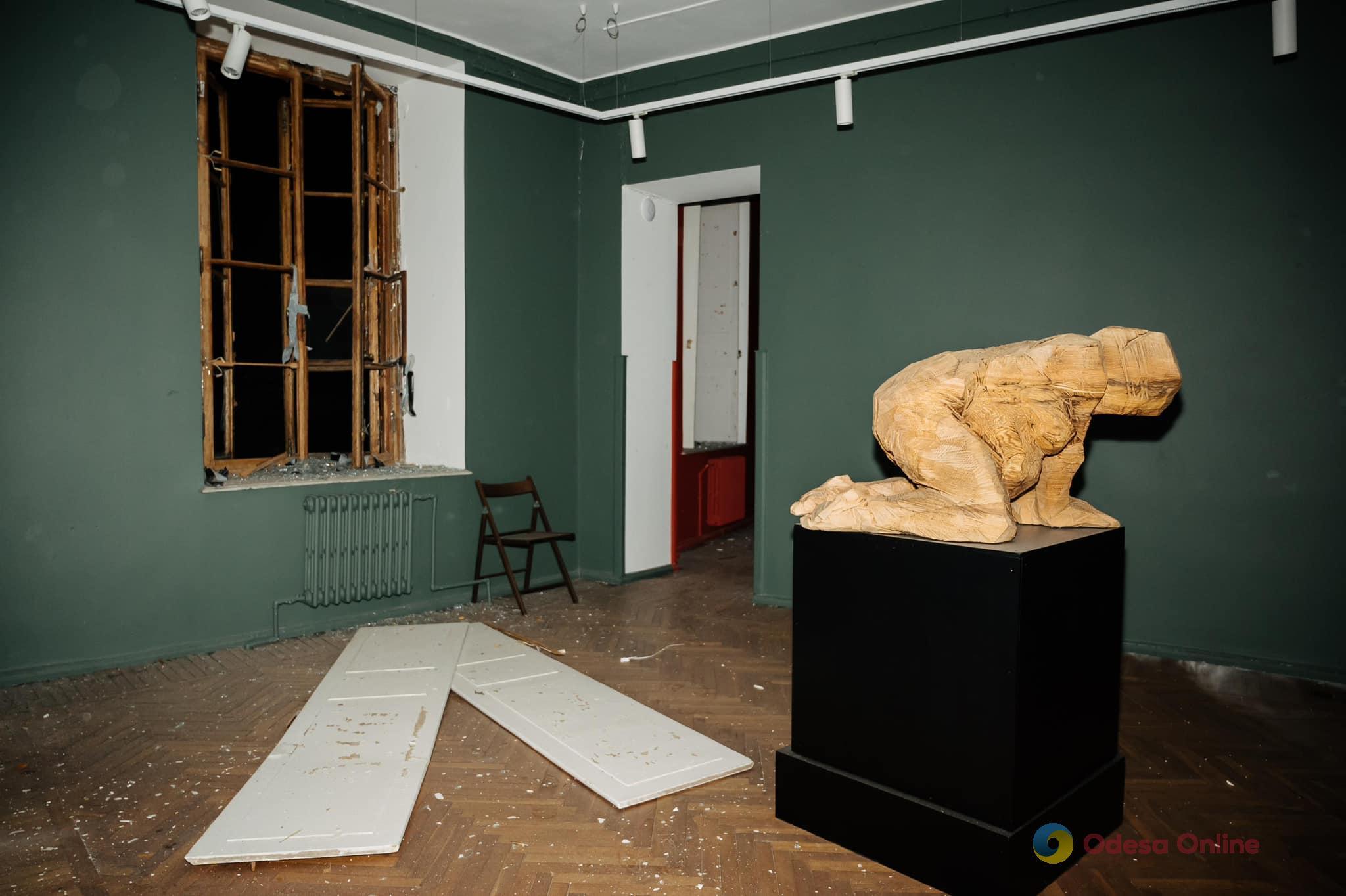 В одеському Худмузеї розповіли, які виставки постраждали внаслідок атаки, а також показали фото зсередини