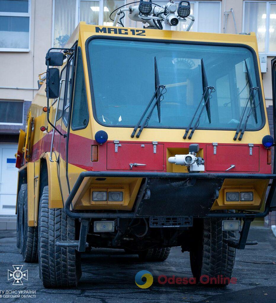 Автопарк одесских спасателей пополнился автоцистерной вместимостью 12 тонн (фото, видео)