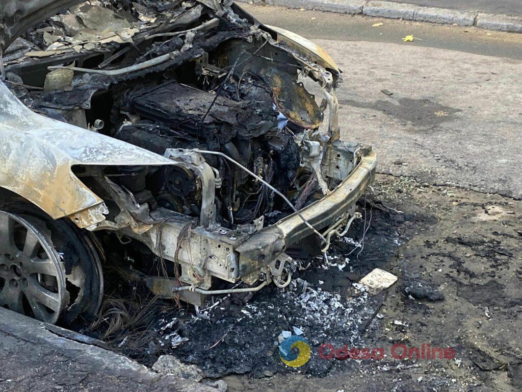 В Черноморске сгорел автомобиль Mazda (фото)