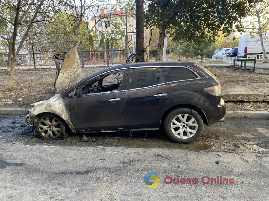 В Черноморске сгорел автомобиль Mazda (фото)