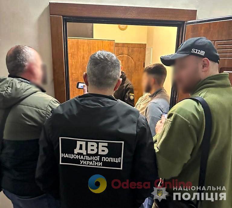 Одесити організували канал втечі призовників з України: забезпечували «білими квитками» та переправляли за кордон