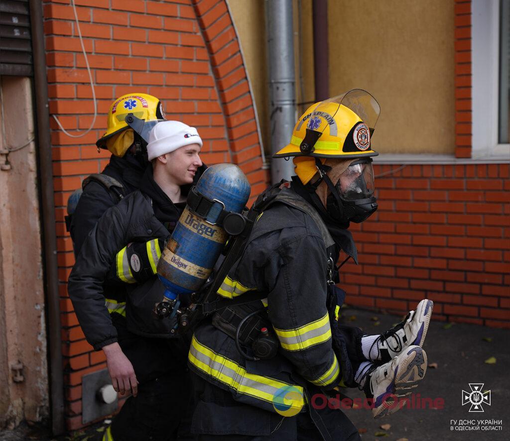 Одесские спасатели устроили учения на коньячном заводе