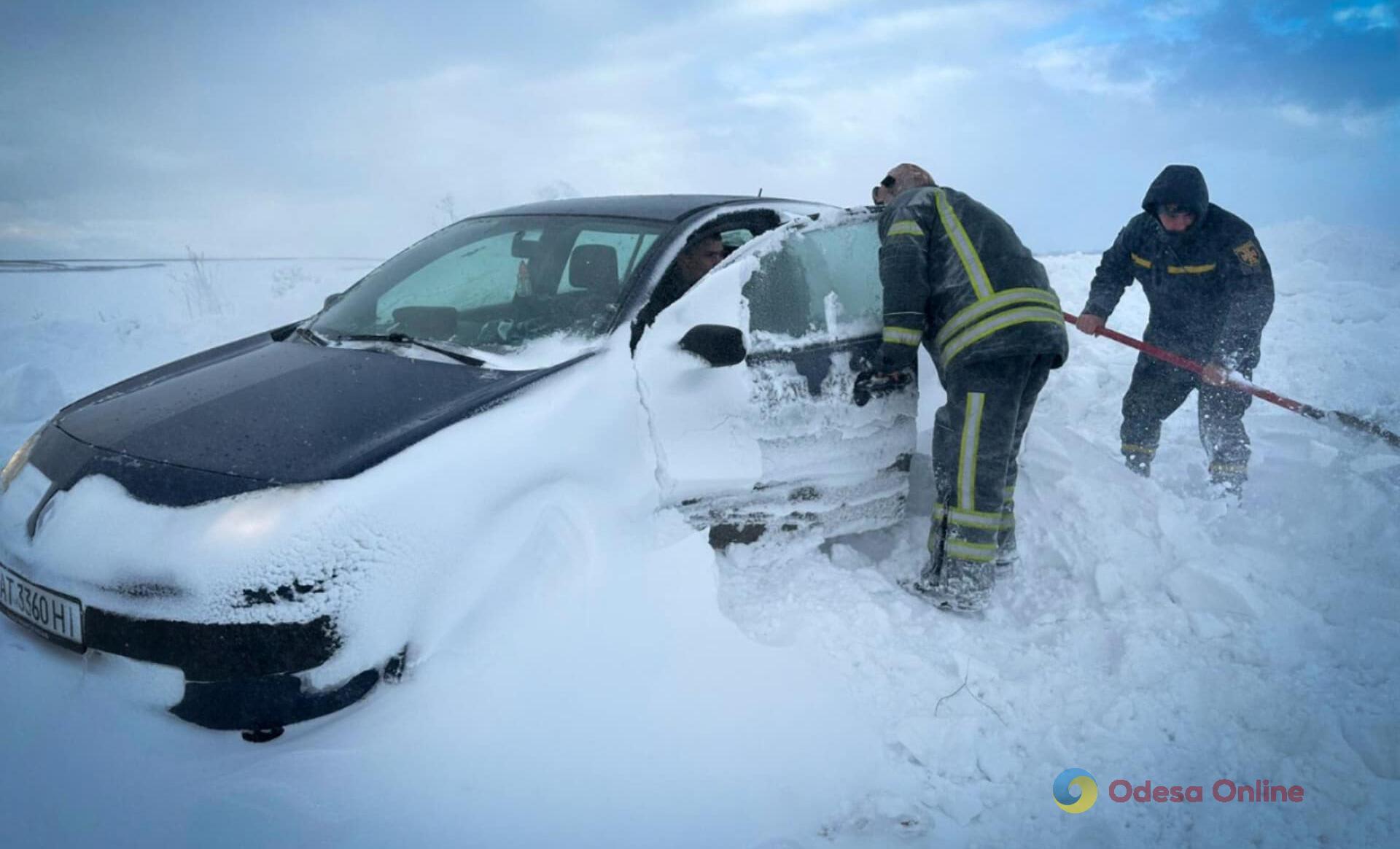 Одесская область: спасатели вытащили весь транспорт и освободили 2,5 тыс. человек из снежных ловушек