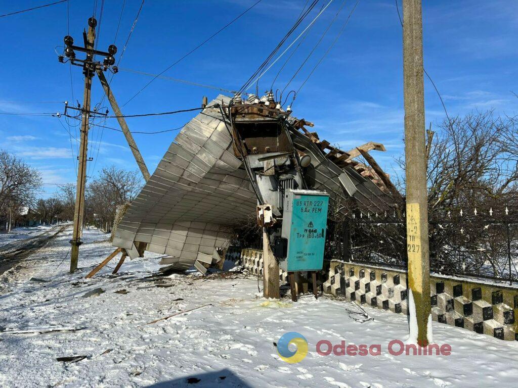 Ні даху, ні світла: на Одещині зірвана покрівля зламала трансформатор