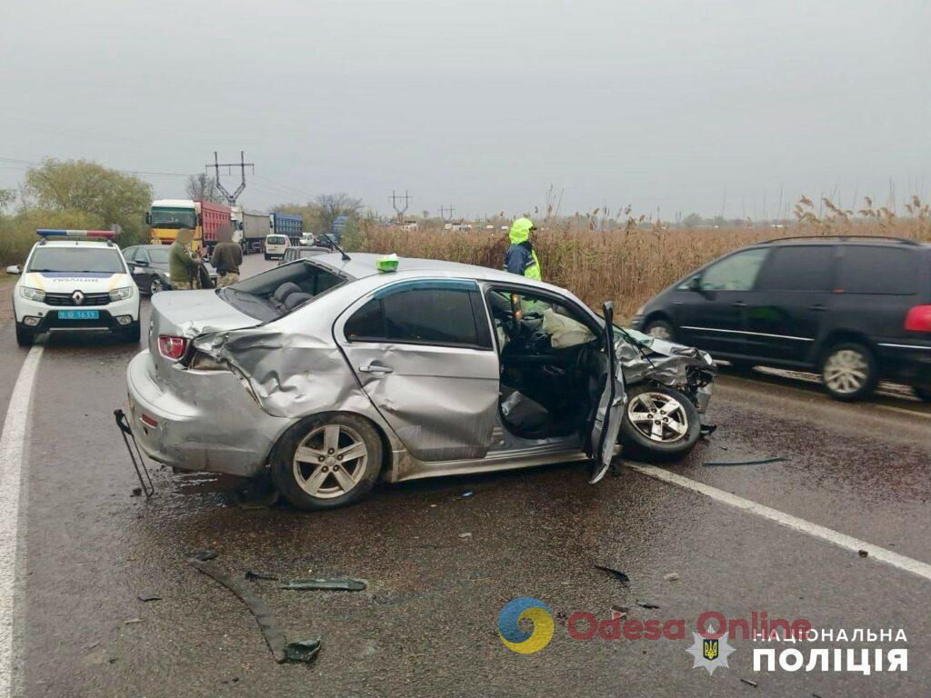 Двоє людей у лікарні: у поліції розповіли про подробиці аварії, яка частково перекрила дорогу Одеса – Рені
