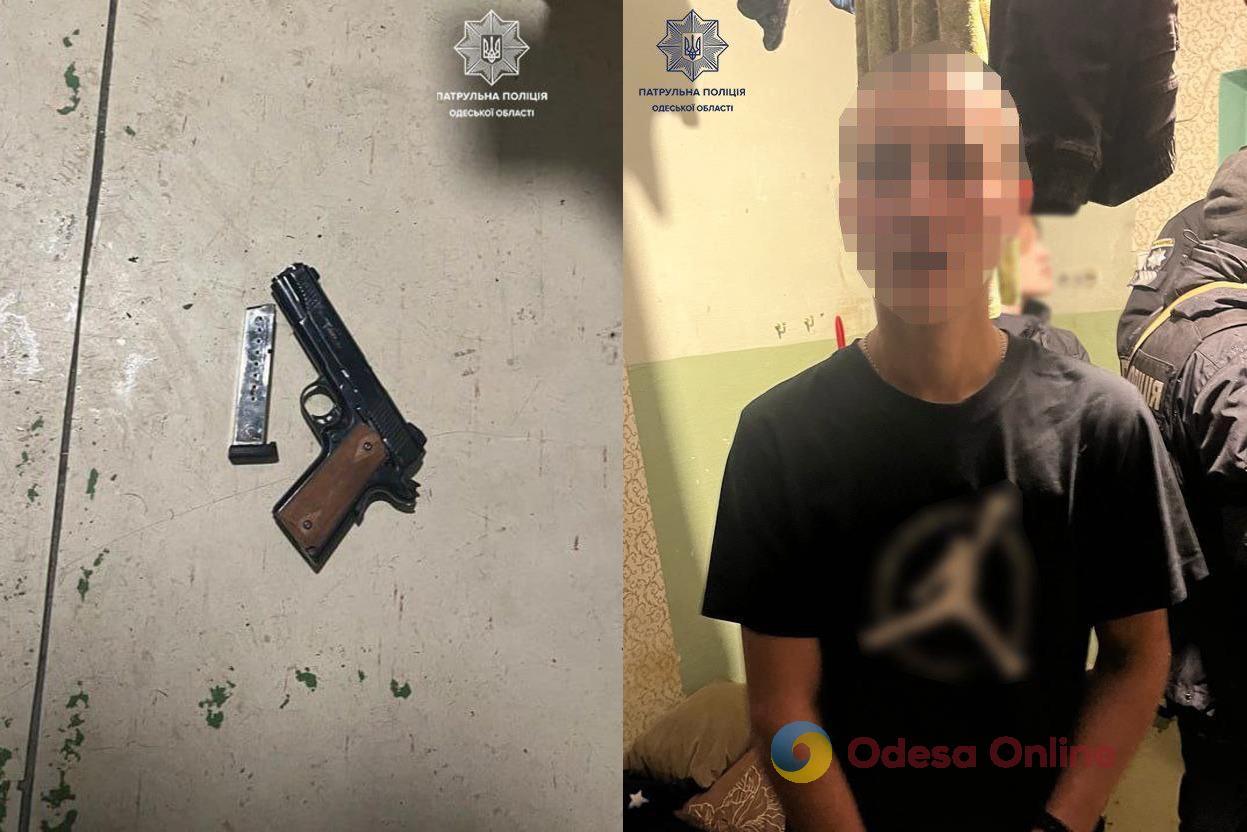 Одесса: ночью пьяный 17-летний юноша устроил стрельбу и забежал в общежитие