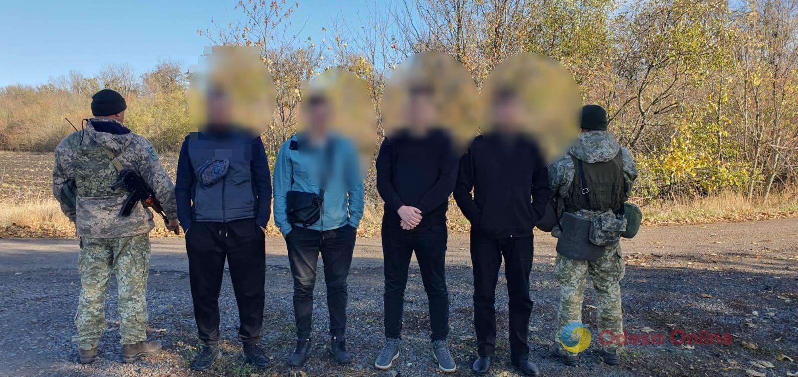Одещина: прикордонники спіймали вісьмох чоловіків, які намагалися незаконно перетнути держкордон