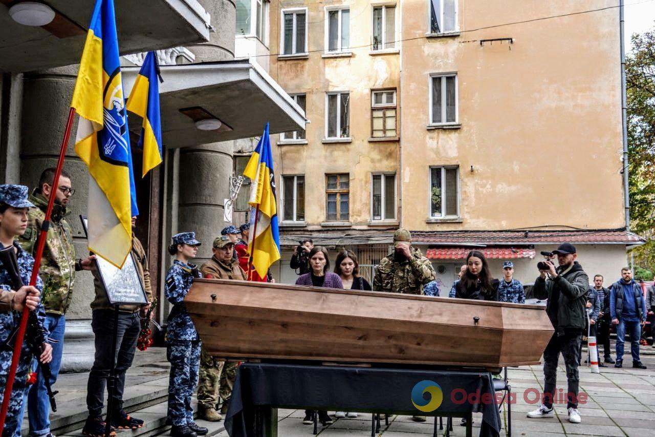 Одеса провела в останню путь громадського активіста та добровольця Андрія Грушецького, який загинув у бою на Запоріжжі