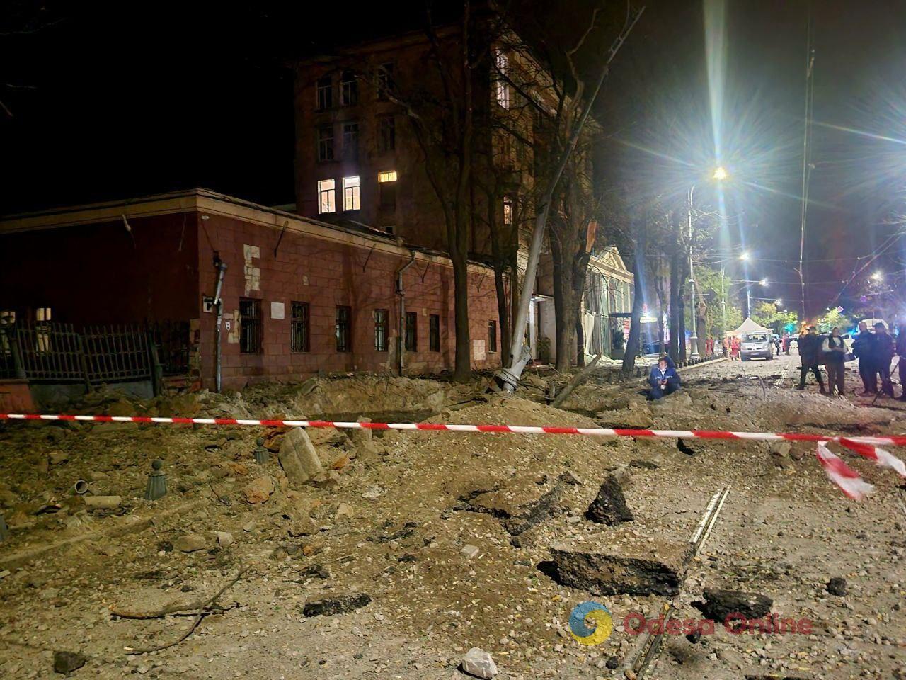 В результате российской атаки на Одессу поврежден Худмузей, жилые дома и складские помещения (фото)