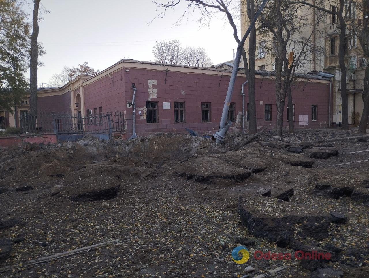 Как выглядит фасад одесского Худмузея и дома рядом с ним после атаки россиян (фото)