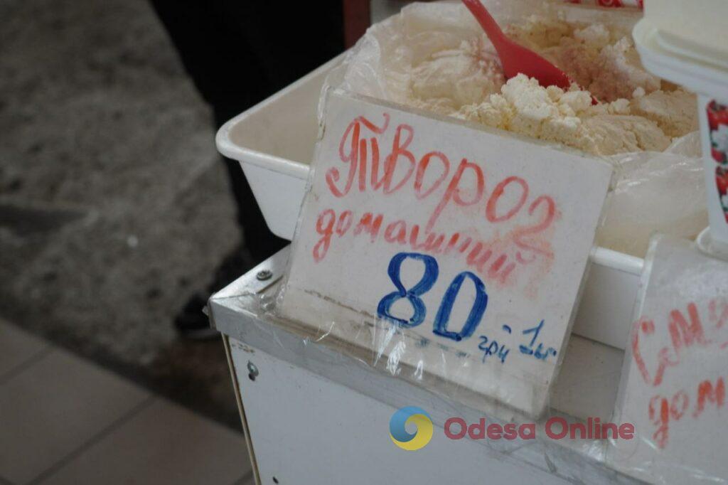 Гранат, курка та сир: суботні ціни на одеському «Привозі»
