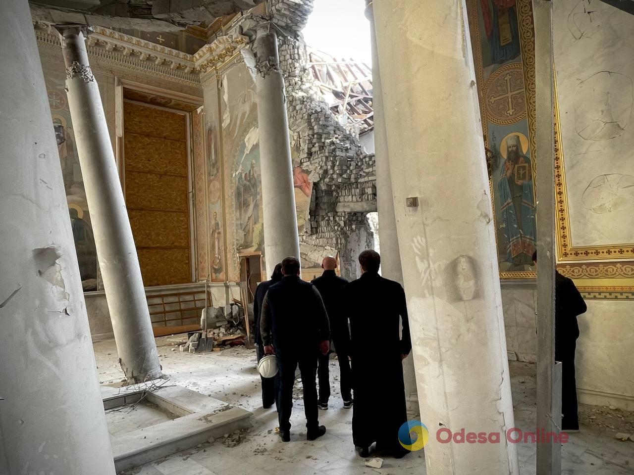 Одесса: Спасо-Преображенский собор подтоплен из-за сильного дождя (фото, видео)