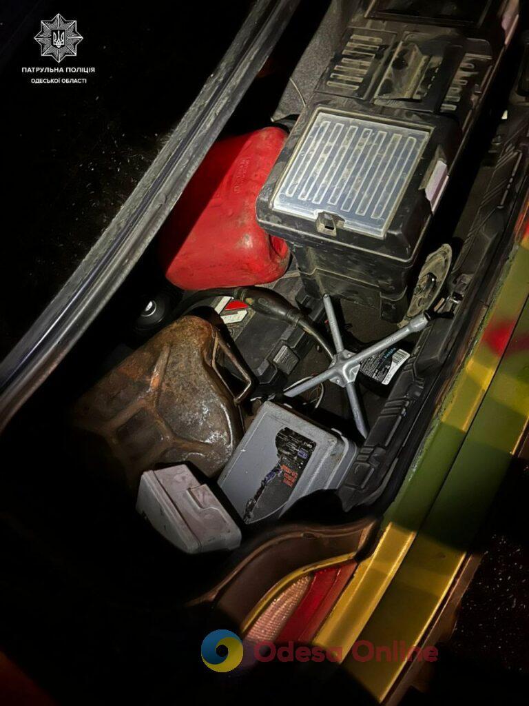 Одесса: водитель BMW попался на сливе горючего из автомобилей
