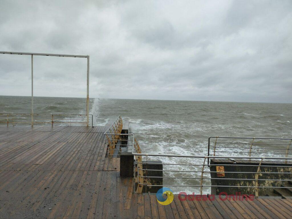 У Чорному морі вирує потужний шторм (фото, відео)