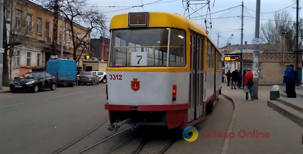 Одесса: в трамвае умер пожилой мужчина
