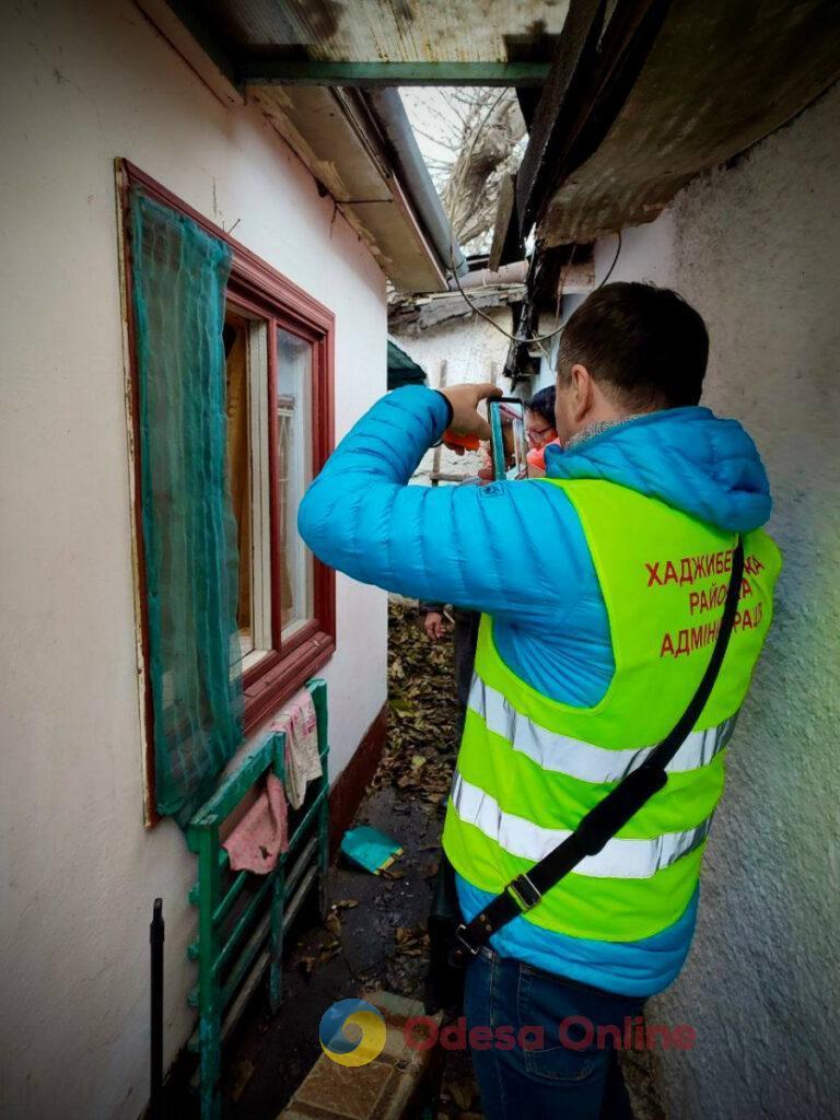 Последствия дроновой атаки Одессы: обломками сбитых БПЛА повреждены 19 частных домов