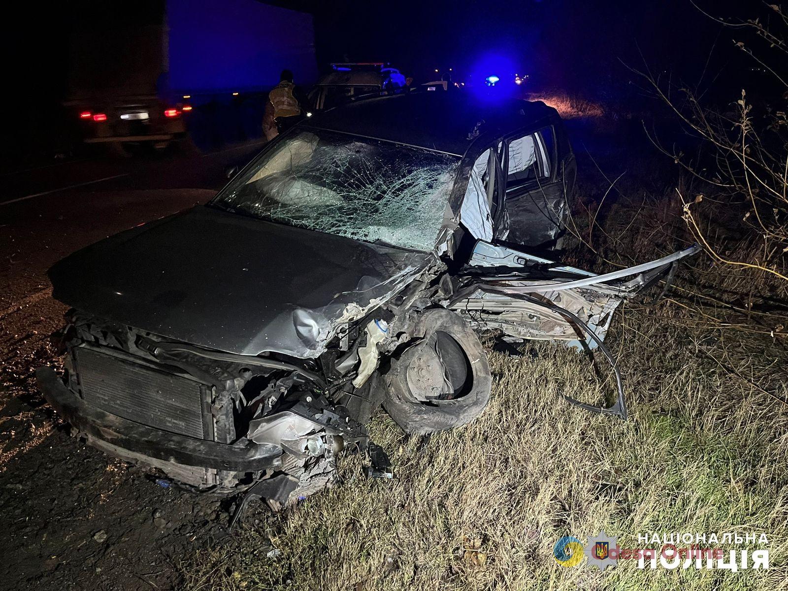 На трасі Одеса–Рені легковик врізався у вантажівку – водій загинув