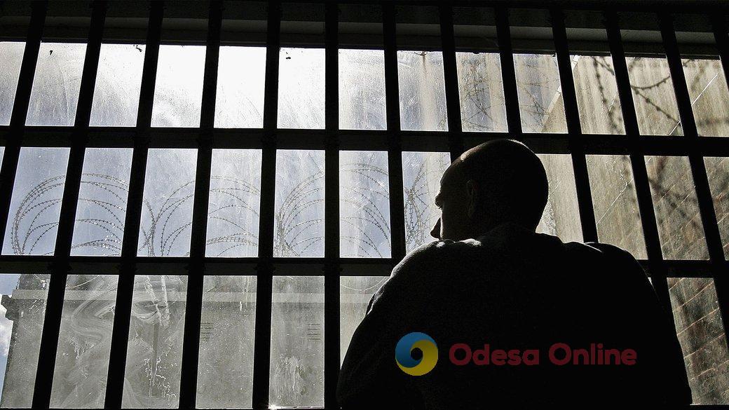 На Одещині чоловіка засудили на довічне ув’язнення за зґвалтування дитини і вбивство чотирьох жінок