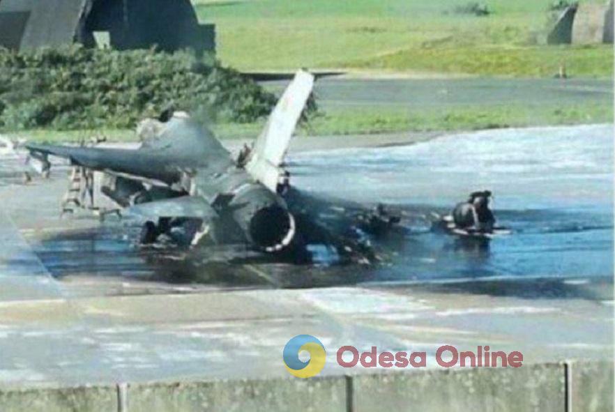 Украинские военные опровергли фейк об «уничтожении» F-16 в Одессе