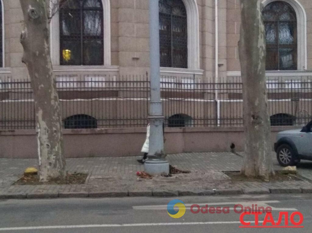 В Одессе демонтировали более 100 незаконных рекламных конструкций