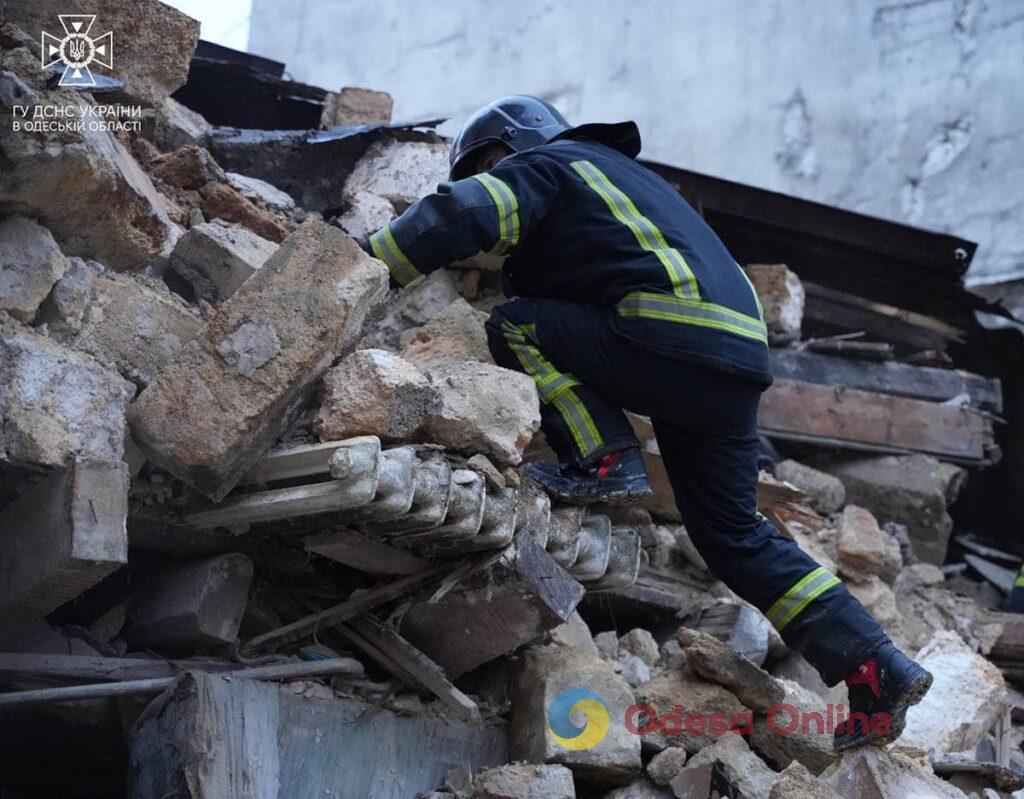 Обвал будинку: у центрі Одеси ведуть розкопки