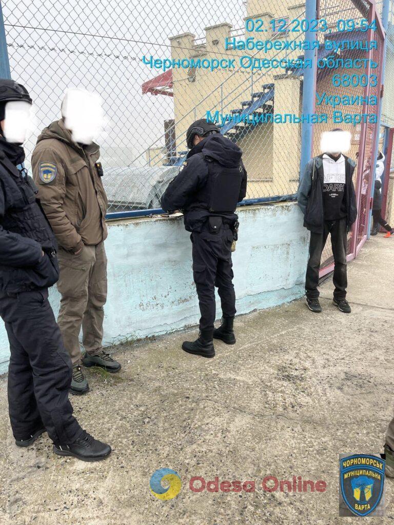 В Черноморске задержали мужчину сразу после того, как он нашел «закладку» (фото)