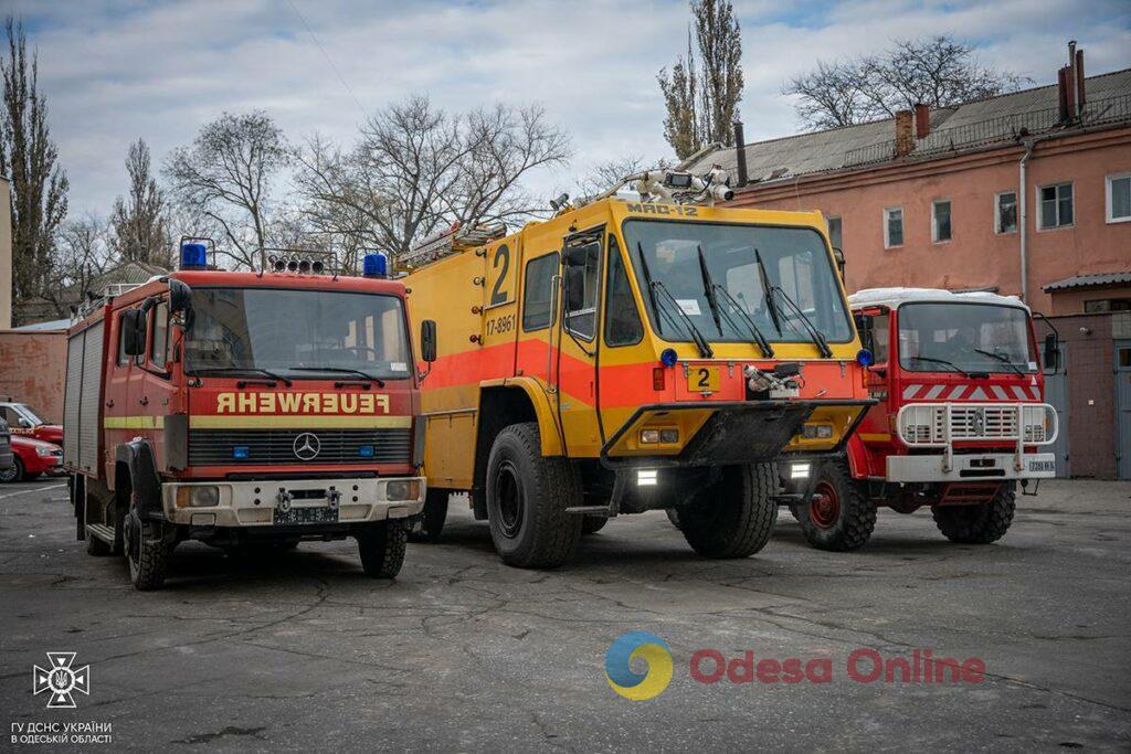 Благотворительная помощь: одесские спасатели получили три автоцистерны повышенной проходимости (фото, видео)