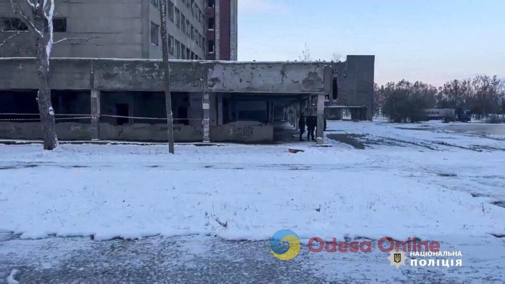 Познакомился в магазине и забил кирпичом во время пьянки в «заброшке»: жителя Измаила задержали по подозрению в убийстве женщины