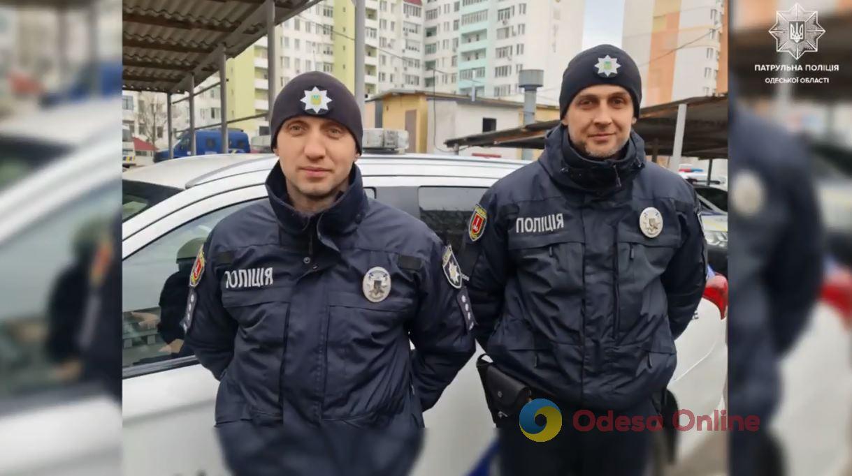 В Одессе патрульные помогли роженице доехать в роддом (видео)