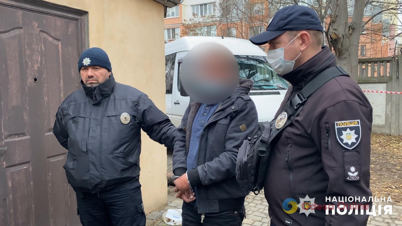 Кровавая месть за оскорбление: в Одессе полицейские задержали мужчину, который зарезал своего знакомого