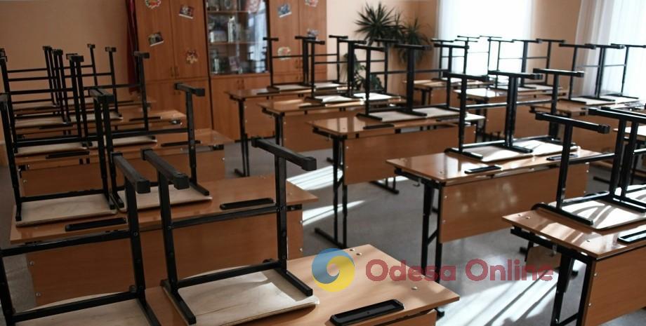 В учебных заведениях Украины установят металлоискатели и рамки