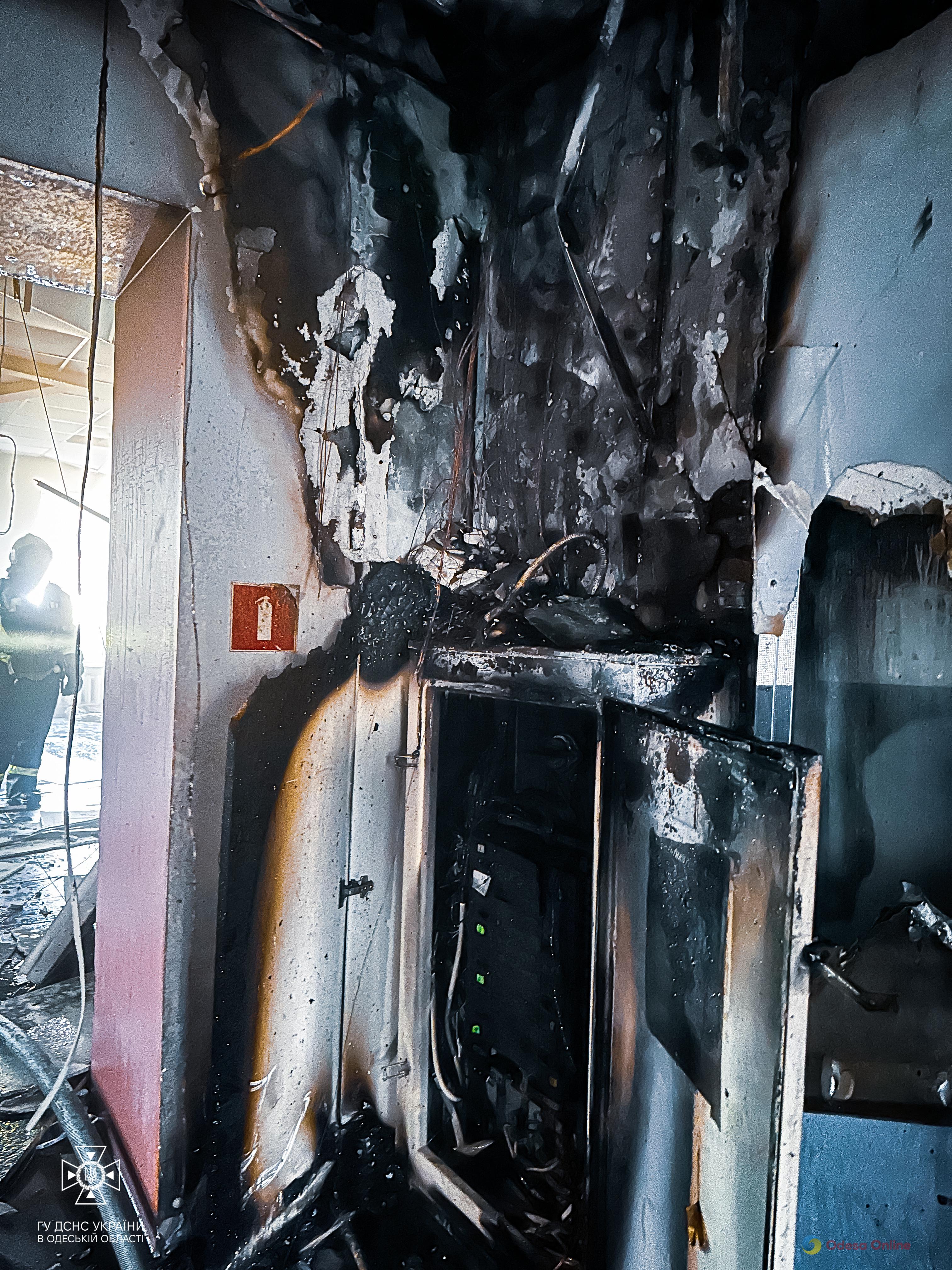 На Черемушках произошел пожар в электрощитовой в нежилом здании