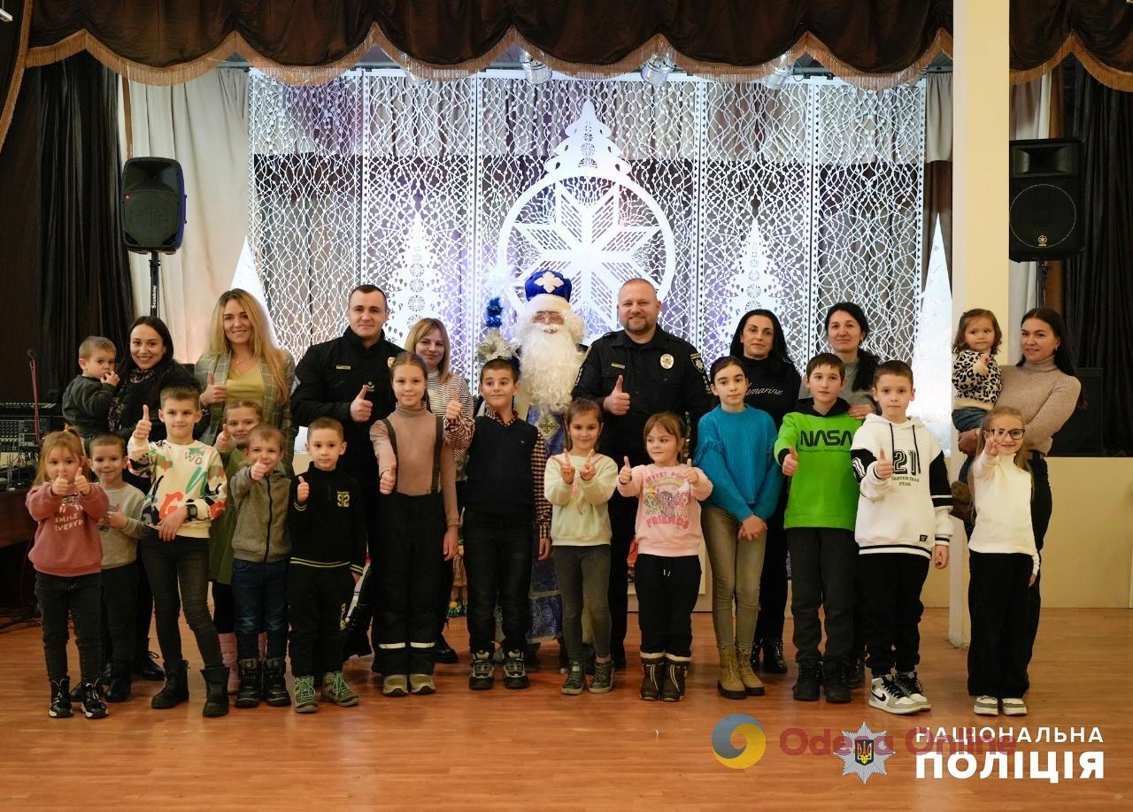 День святого Миколая: поліцейські Одещини привітали дітей своїх колег, які загинули або були поранені (відео)