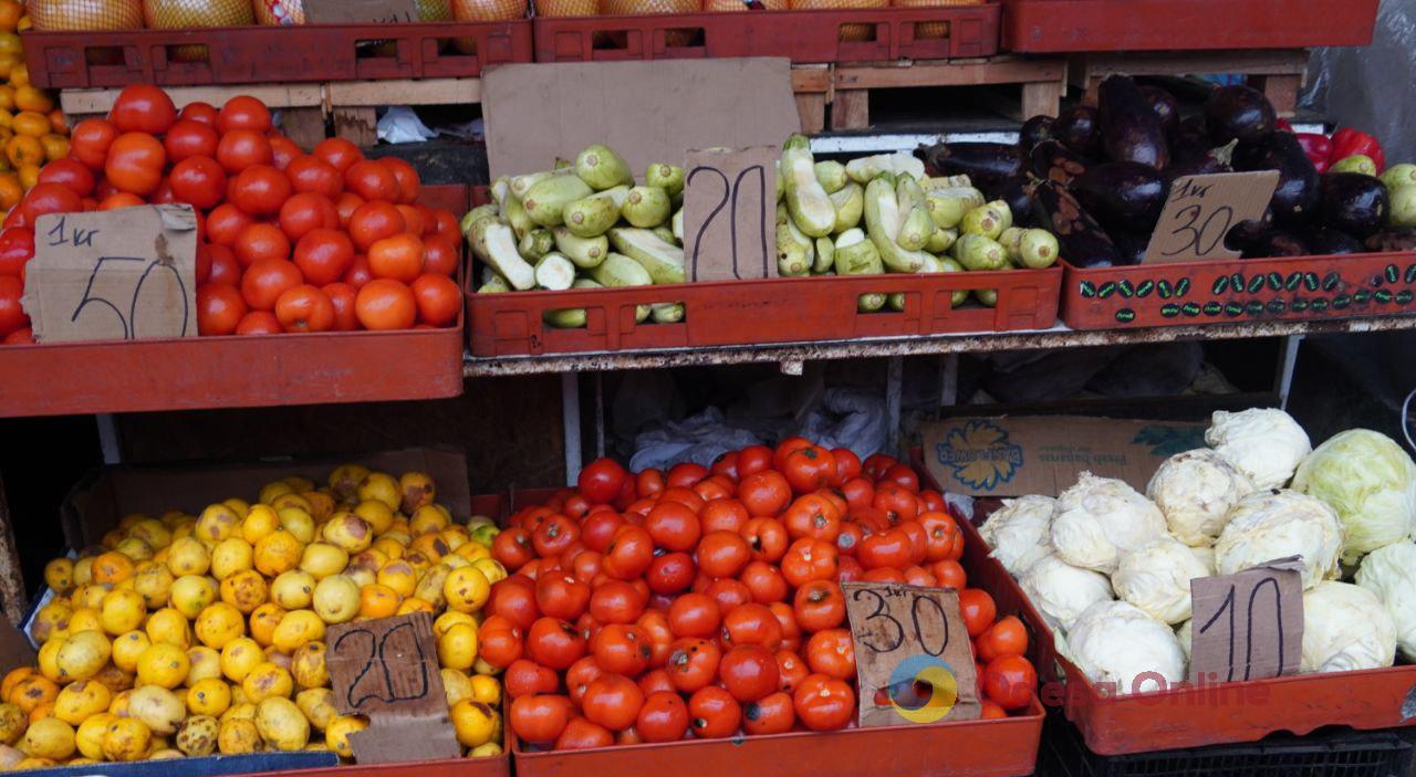 Брынза, помидоры и хурма: субботние цены на одесском Привозе