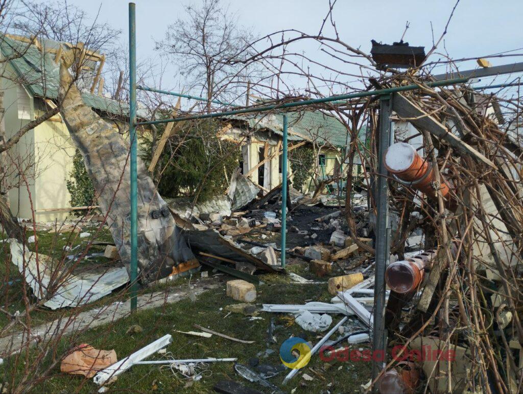 Один дом разрушен, еще 10 — повреждены: последствия дроновой атаки по Одесской области (фоторепортаж)
