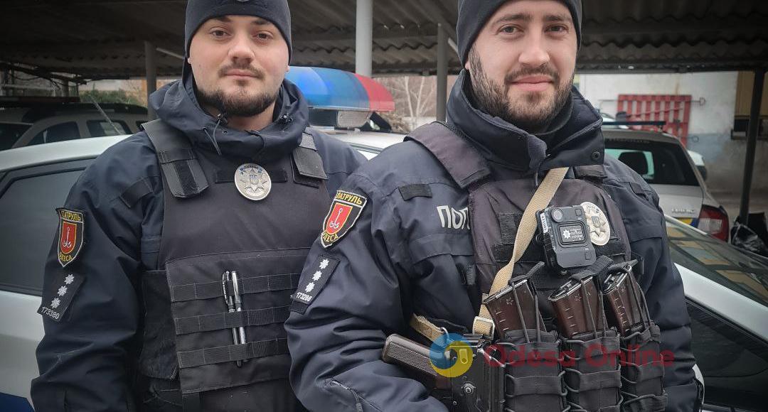 Одесские патрульные вернули домой пенсионерку, потерявшуюся в городе